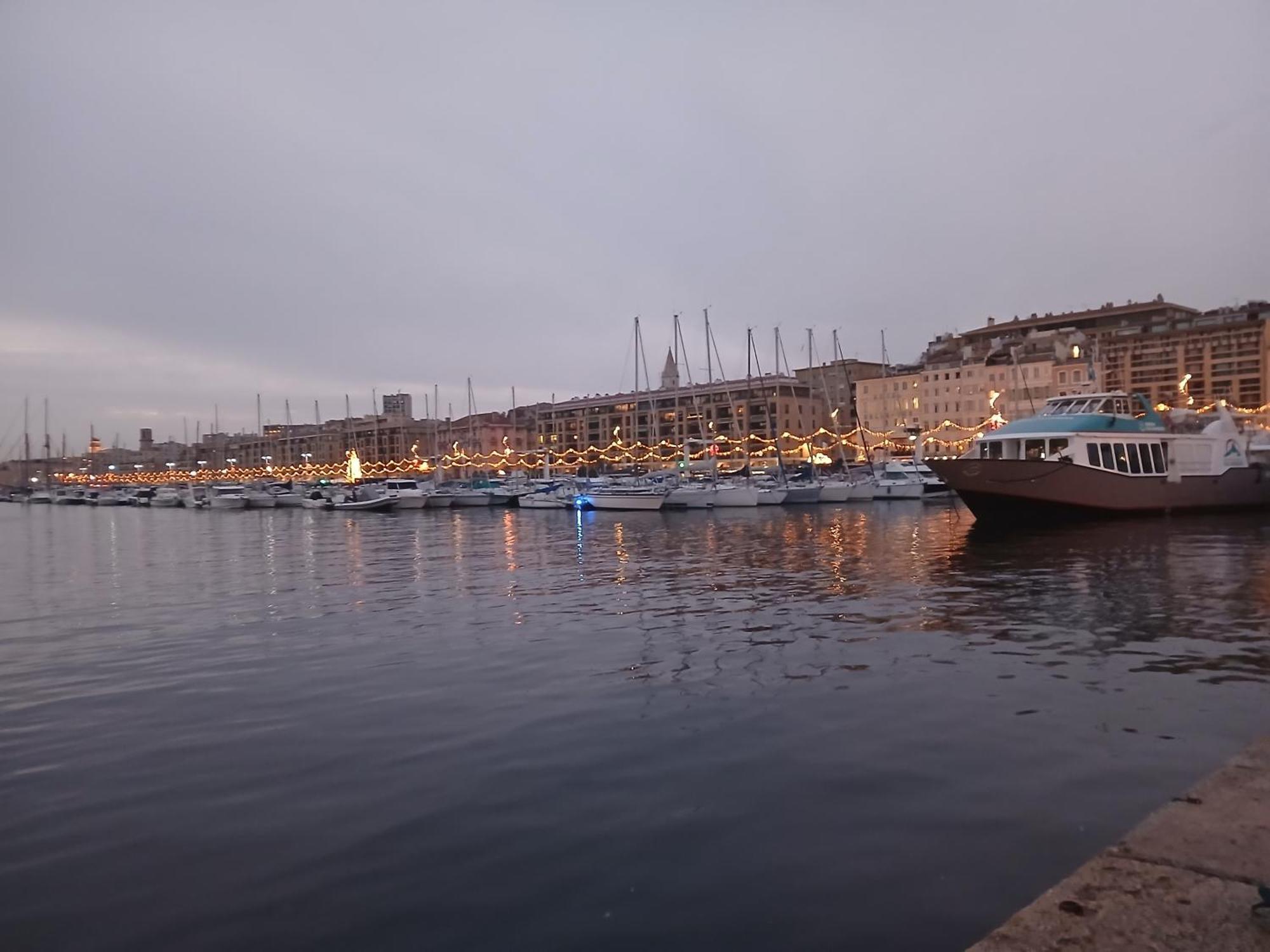 Marseille Loft Americain Centre Ville 7 Personnes Luaran gambar